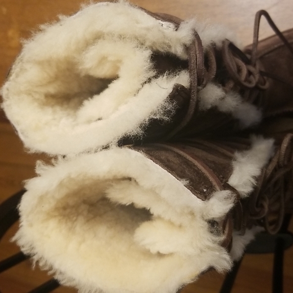 Brown leather UGG boots with shearling - Picture 7 of 11